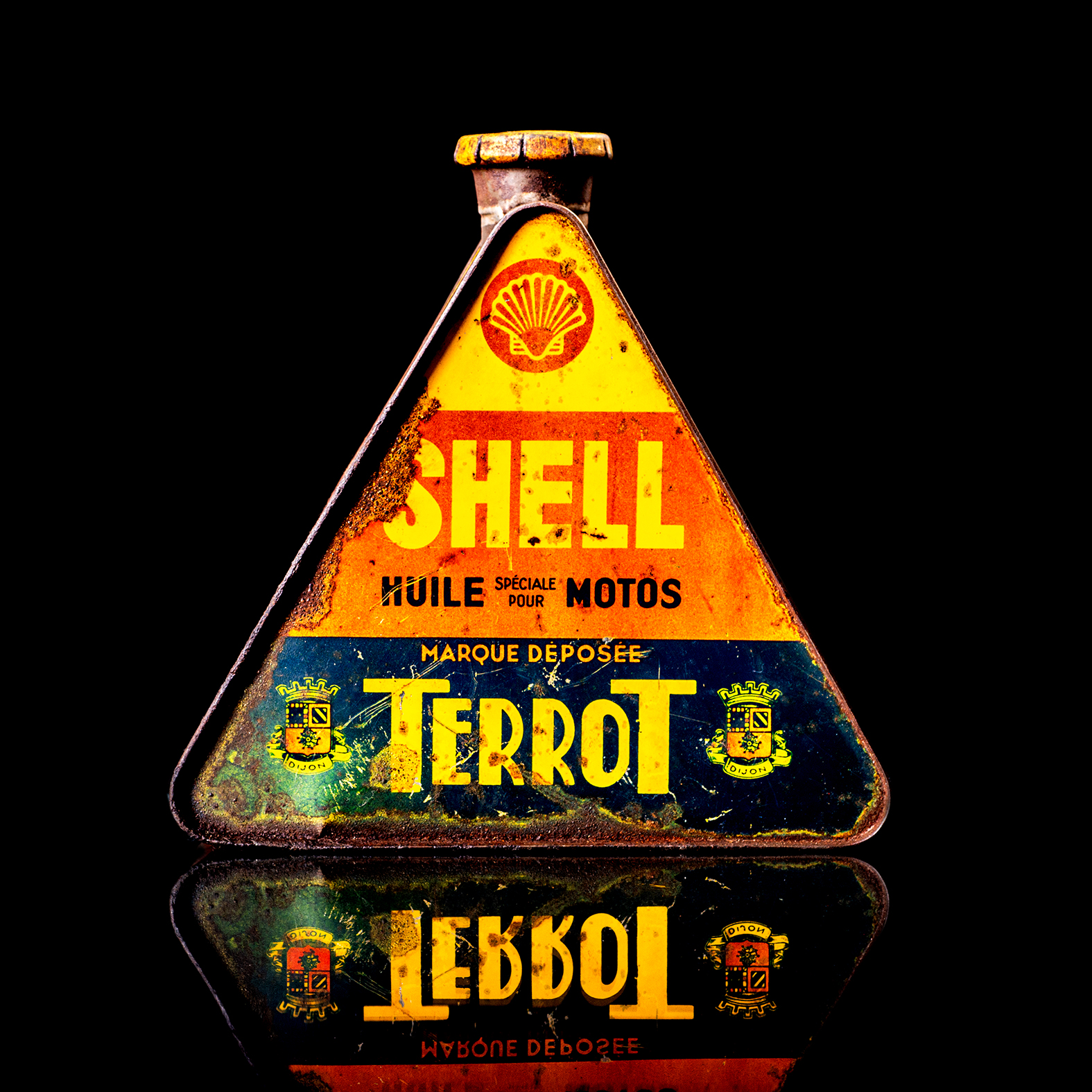 The most unique Shell oil cans ever made.