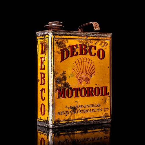 Vintage Shell oil cans with red and yellow branding from the 1900-1920 old logo Vintage Shell oil cans from 1900-19255, featuring the old logo. The photo showcases an antique tin red with yellow accents, displaying the historic Shell emblem. Shot in a studio against a solid black background