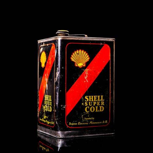 Vintage Shell oil cans with red and yellow branding from the 1900-1920 old logo Vintage Shell oil cans from 1900-19255, featuring the old logo. The photo showcases an antique tin red with yellow accents, displaying the historic Shell emblem. Shot in a studio against a solid black background