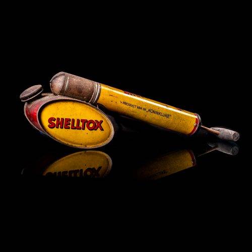 Vintage Shell oil cans with red and yellow branding from the 1900-1920 old logo Vintage Shell oil cans from 1900-19255, featuring the old logo. The photo showcases an antique tin red with yellow accents, displaying the historic Shell emblem. Shot in a studio against a solid black background