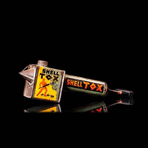 Vintage Shell oil cans with red and yellow branding from the 1900-1920 old logo Vintage Shell oil cans from 1900-19255, featuring the old logo. The photo showcases an antique tin red with yellow accents, displaying the historic Shell emblem. Shot in a studio against a solid black background