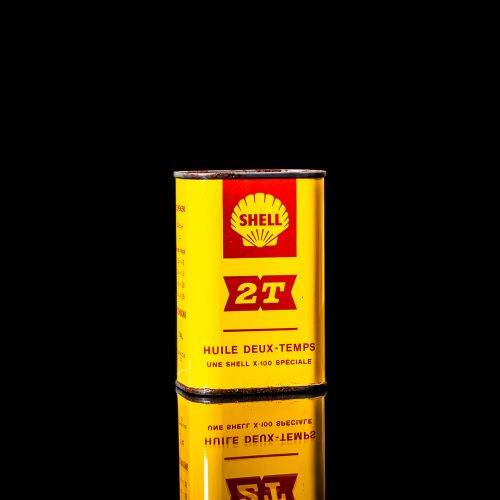 Vintage Shell oil cans with red and yellow branding from the 1900-1920 old logo Vintage Shell oil cans from 1900-19255, featuring the old logo. The photo showcases an antique tin red with yellow accents, displaying the historic Shell emblem. Shot in a studio against a solid black background