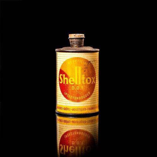 Vintage Shell oil cans with red and yellow branding from the 1900-1920 old logo Vintage Shell oil cans from 1900-19255, featuring the old logo. The photo showcases an antique tin red with yellow accents, displaying the historic Shell emblem. Shot in a studio against a solid black background