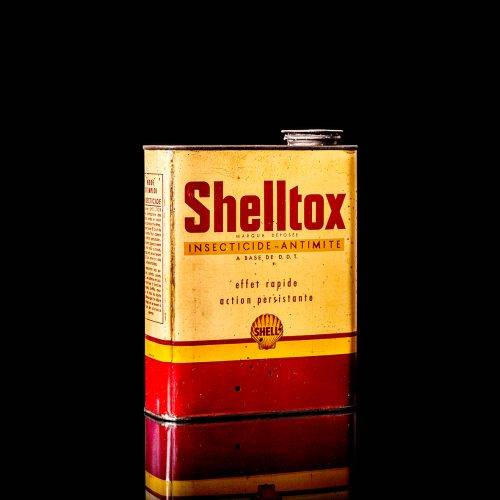 Vintage Shell oil cans with red and yellow branding from the 1900-1920 old logo Vintage Shell oil cans from 1900-19255, featuring the old logo. The photo showcases an antique tin red with yellow accents, displaying the historic Shell emblem. Shot in a studio against a solid black background